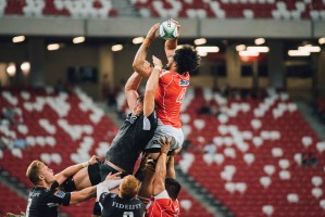 开云体育中国-赛道上的三分雨，当库里在F1街道赛接管比赛，76人正与公牛血战