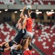 开云体育中国-赛道上的三分雨，当库里在F1街道赛接管比赛，76人正与公牛血战
