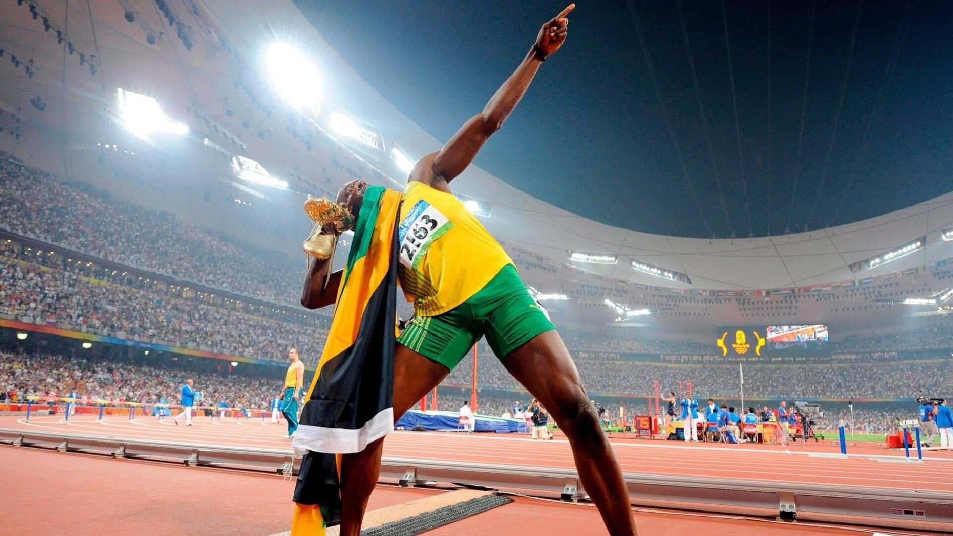 伦纳德高光撕裂防线，步行者强压昭示中美篮球鸿沟