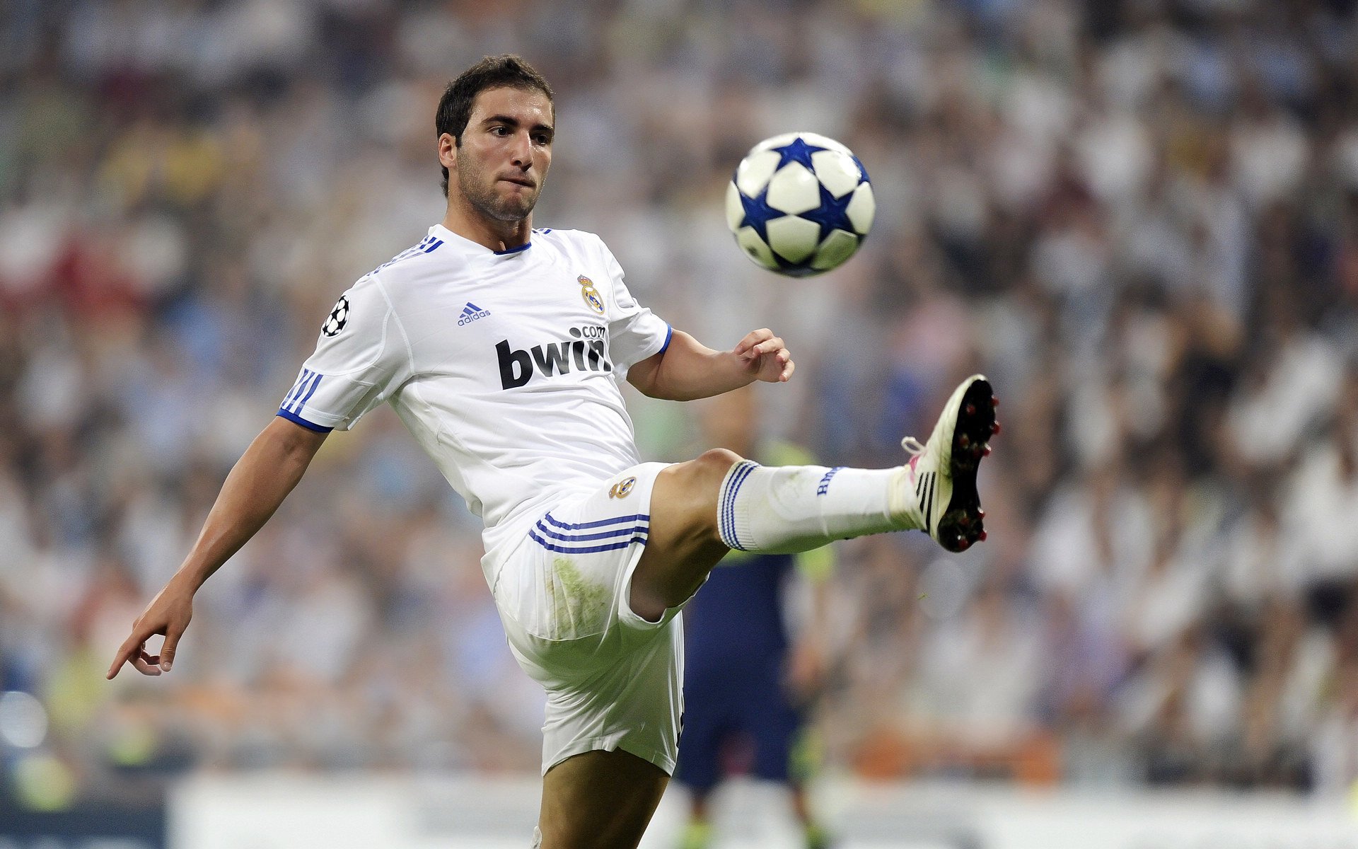 欧冠半决赛焦点战，巴黎圣日耳曼力克德国劲旅，战术革新与意志的胜利